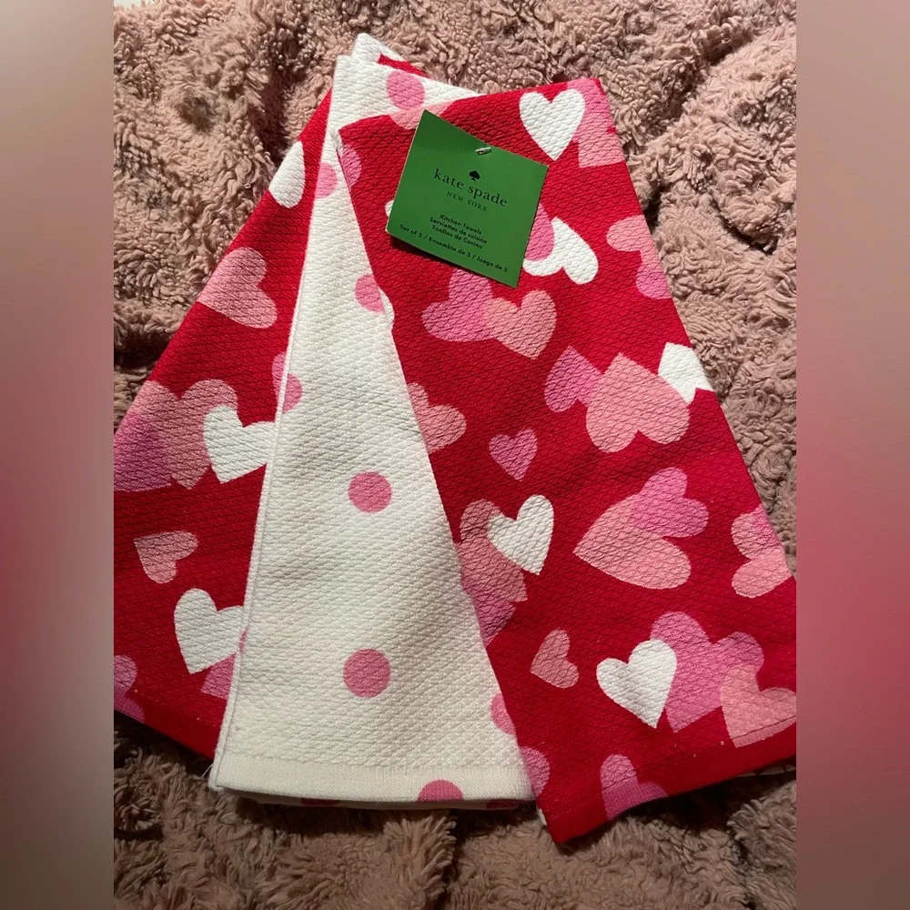 NWT Super Cute Kate Spade Valentine Hearts Kitchen Towels- Set 3